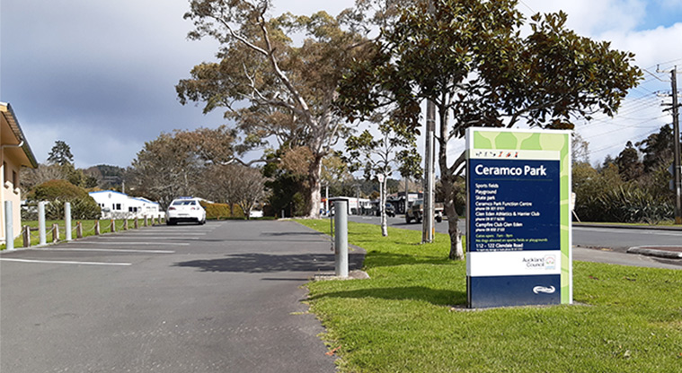 Ōkaurirahi / Ceramco Park – Entrance to the car park and sign showing what's in the park.
