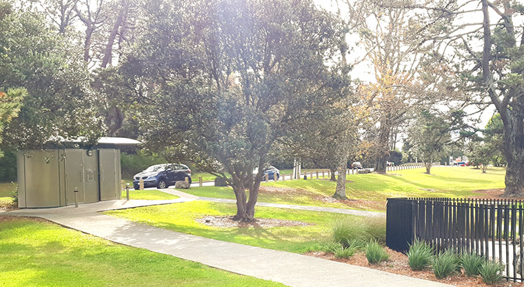 Craigavon Park - Toilets near the playground.