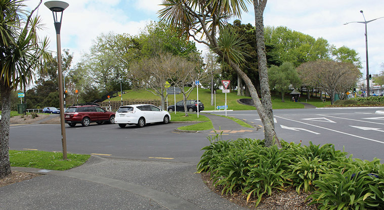 Cranwell Park - Entrance to the car park.