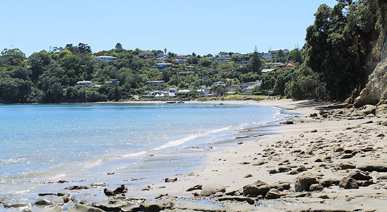 De Luen Avenue Beachfront Reserve - Looking out over the sea from a rocky section of Tindalls Beach. Photo credit: M Loubser.
