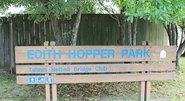 Edith Hopper Park - Wooden entrance sign. Photo credit: M Loubser.