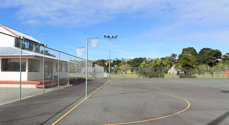 Edith Hopper Park - Netball courts with the HBC Netball Centre building on the left. Photo credit: M Loubser.