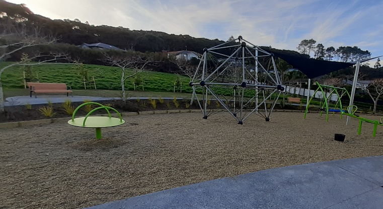 Ferry Road / Hawaiian Parade junction - Playground.