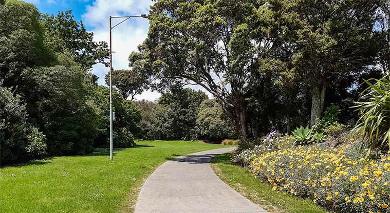 Fowlds Park - Accessible path through the park.