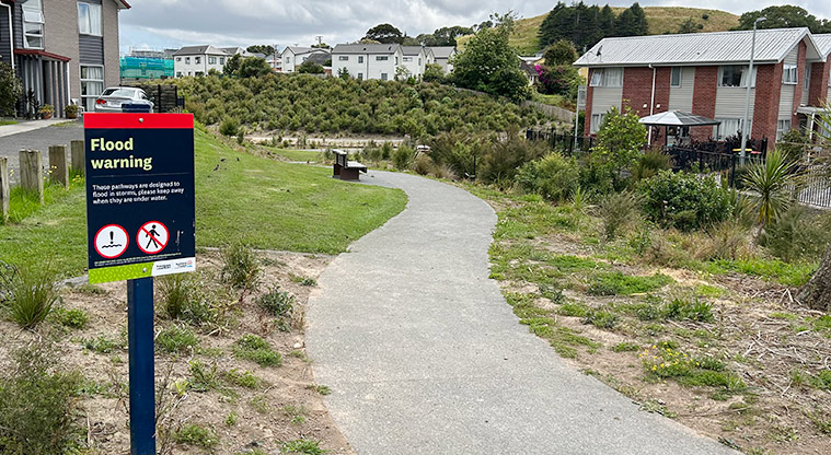 Freeland Reserve - Flood warning sign at the top end of the reserve with the rest of the reserve in the background. Photo credit: S Hulse.