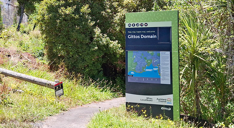 Gittos Domain - Large sign with a map of the tracks through the domain and other relevant information.
