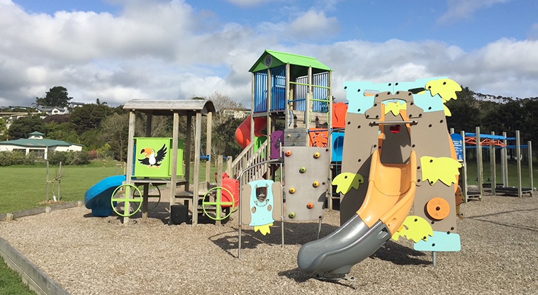 Glasgow Park - Colourful playground with climbing and swinging equipment, viewing towers, slides, rocking toys and more. Photo credit: T Hodder.