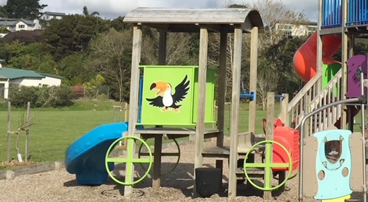 Glasgow Park - Climbing frame with small slide and wheels to spin. Photo credit: T Hodder.