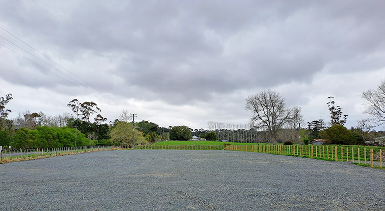 Green Road Park - Large gravel car park.