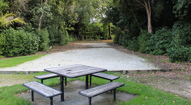 Gribblehirst Park - Seating near the dense bush area.