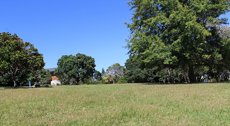 Hardley Reserve - Open grassed area with established trees. Photo credit: M Loubser.