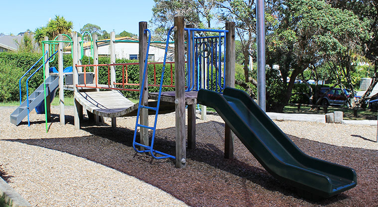 Hardley Reserve - Playground with climbing wall, ladders, wobbly bridge and slides. Photo credit: M Loubser.