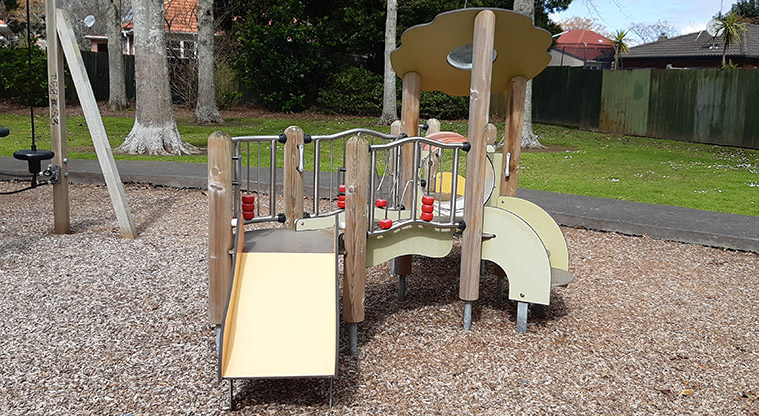 Harwood Reserve - Junior play module with steps, tunnel, slide and beads. Photo credit: S Hulse.
