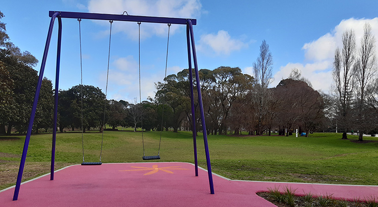 Manu-kau Noa Iho / Hayman Park - Set of two swings.