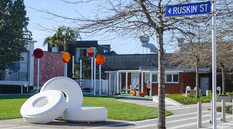 Heard Park - Looking into the park from the Ruskin Street entrance.