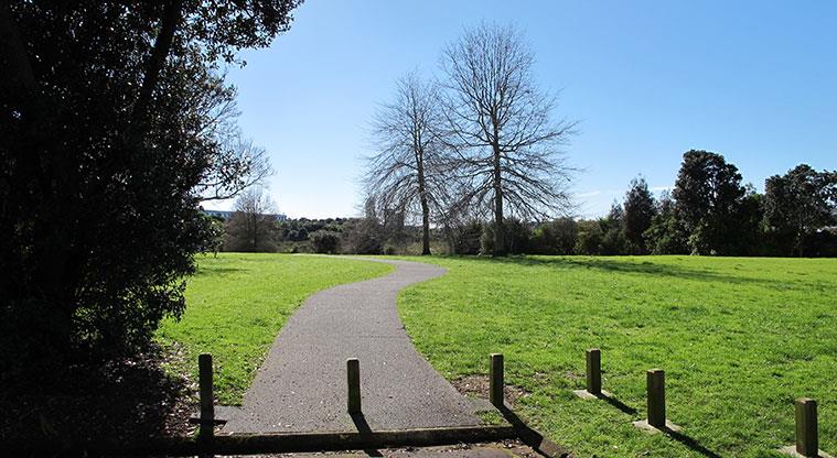 Heath Reserve - Entrance to the reserve from the end of Exmouth Road.
