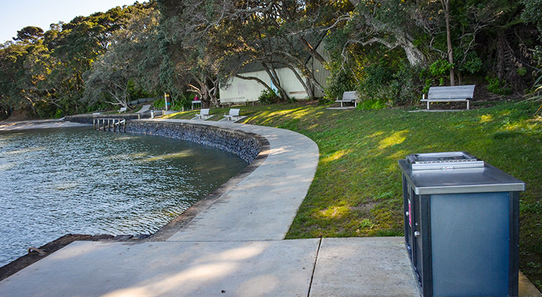 Hilders Park - A section of the walkway with a barbecue at the side of the path. Photo credit: Aleksandar Ćirilović.