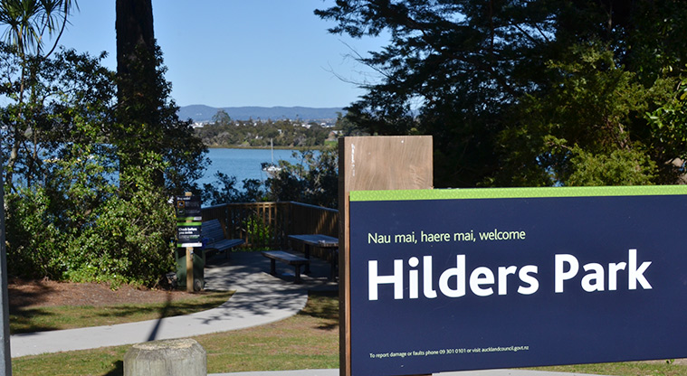 Hilders Park - Park sign at the entrance to the park. Photo credit: Aleksandar Ćirilović.