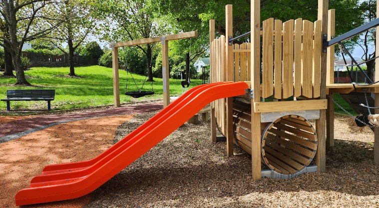 Pā o Tahi / Hillside South Park - Set of slides.