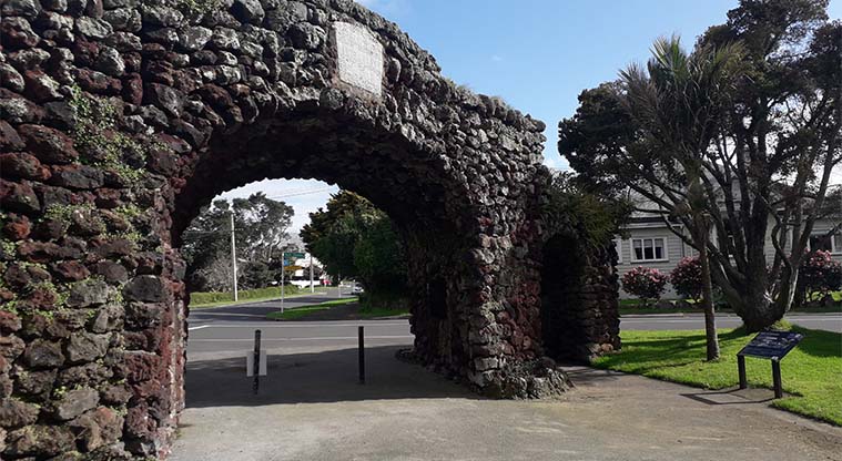 Jellicoe Park - Entrance adjacent to the Onehunga War Memorial Pool and Leisure centre.