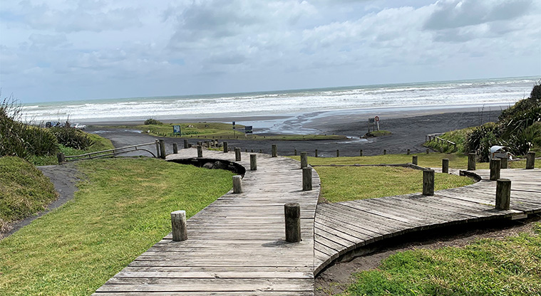Karioitahi Reserve - Boardwalks leading down to the beach.