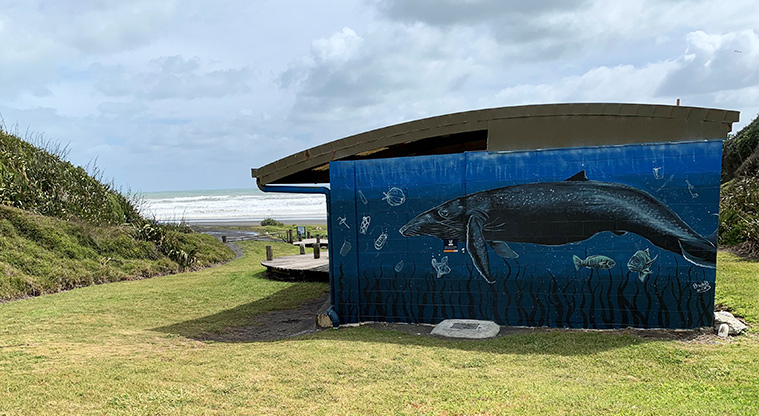 Karioitahi Reserve - Artwork on the toilet block.