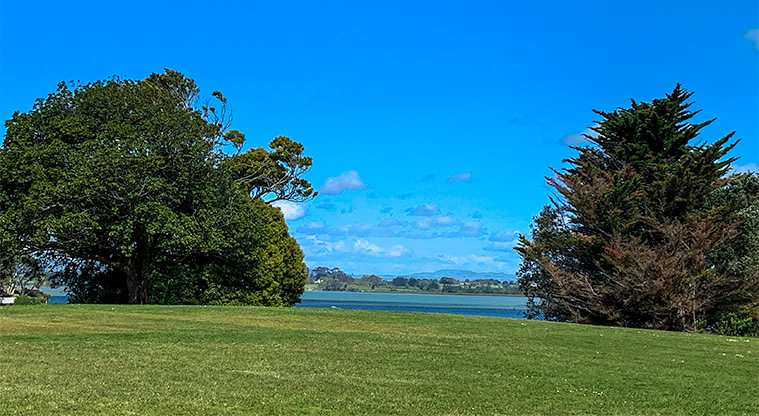 Te Pua / Keith Park - Grass area with views to the Manukau Harbour.