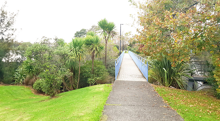 Ken Maunder Park - Footpath leading up to the bridge over the estuary.