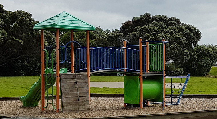 Kiwi Esplanade - Play structure with climbing equipment, bridge, tunnel and slides.