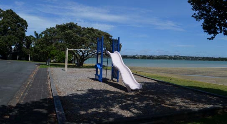 Lansdowne Reserve – Playground overview.