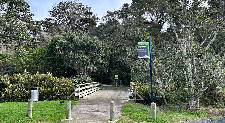 Wai Manawa / Le Roys Bush Reserve - Sign at the Dudding Park Sportsfield entrance to the reserve. Photo credit: S Hulse.