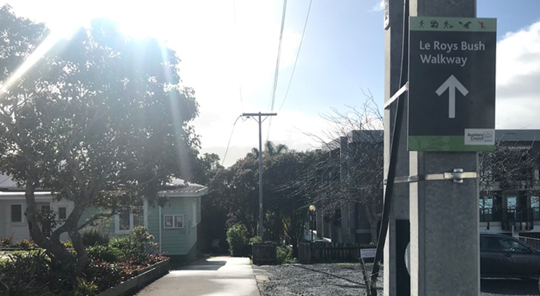 Wai Manawa / Le Roys Bush Reserve - Sign on a lamp post at one of the entrances to the track.