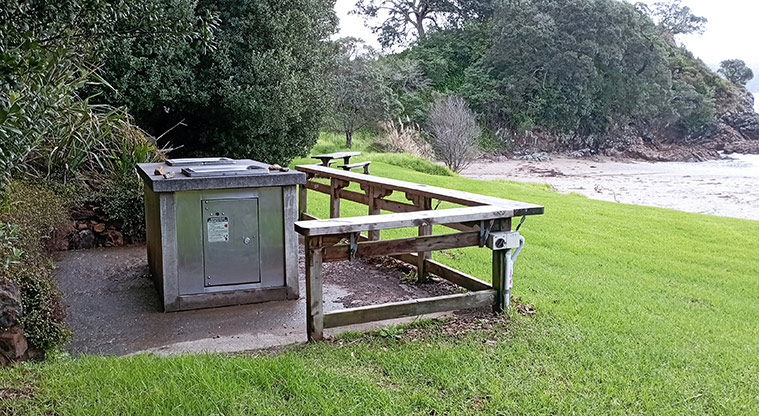 Little Oneroa Reserve - Barbecue overlooking the beach and bay. Photo credit: K Sumner.