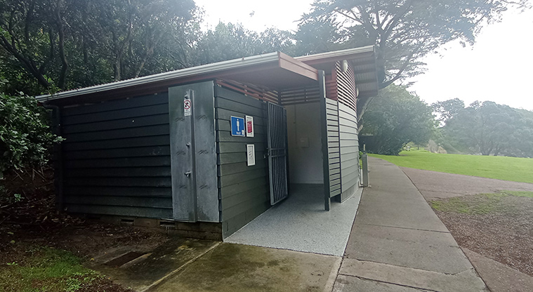 Little Oneroa Reserve - Toilet block. Photo credit: K Sumner.