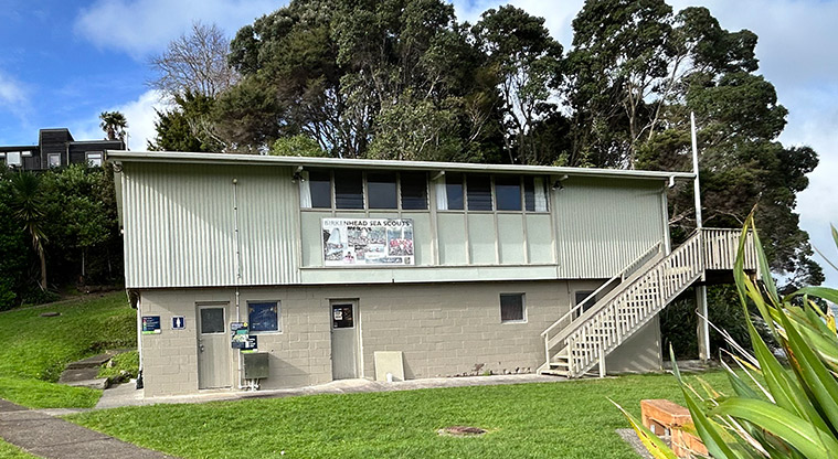 Wai Manawa / Little Shoal Bay Reserve - Sea Scout building with public toilets at the left hand end. Photo credit: S Hulse.