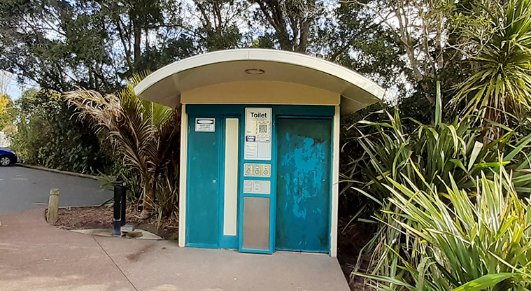 Manuka Reserve - Toilet. Photo credit: S Hulse.