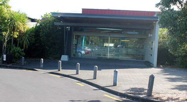Margaret Griffen Park - Margaret Griffen Park – entrance to the Lynfield Youth and Leisure Centre from the car park off Griffen Park Road.