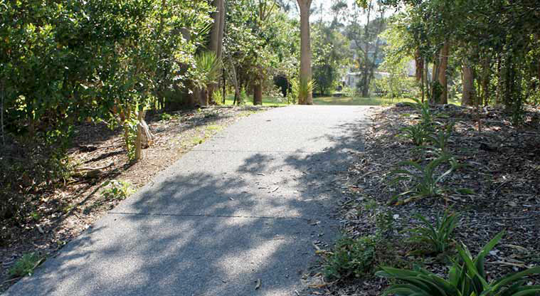 Margaret Griffen Park - steep section of the path that loops around the playing fields and the golf course boundary.