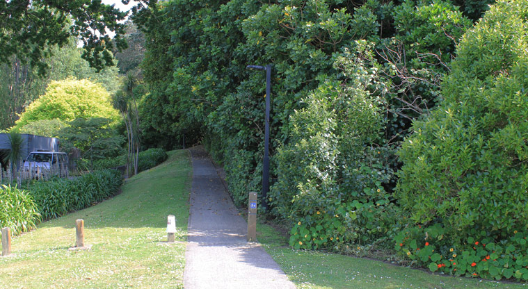 Mckenzie Avenue Park - Walkway from Arkles Strand. Photo credit: M Loubser.