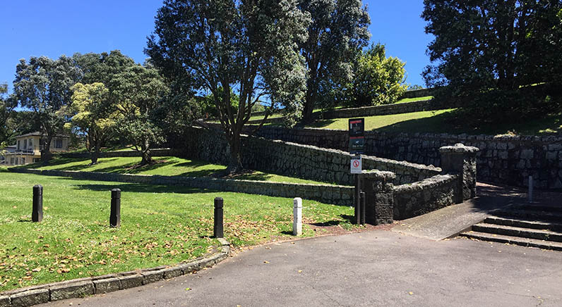 Melville Park – A section of the Coast to Coast walkway path and steps up from the Gillies Avenue entrance.