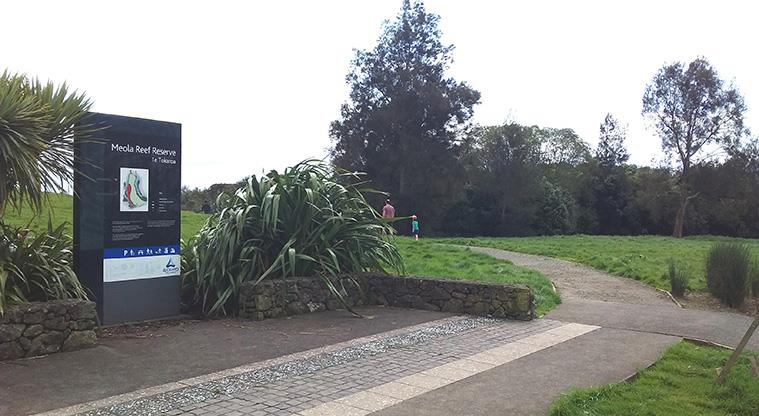 Meola Reef Reserve - Signs at one of the entrances to the reserve.
