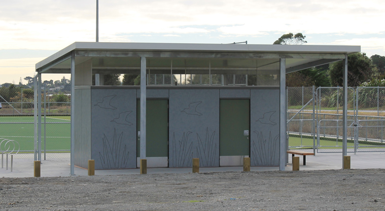 Metro Park East - Toilets by the hockey field with a drinking fountain and bench. Photo credit: M Loubser.