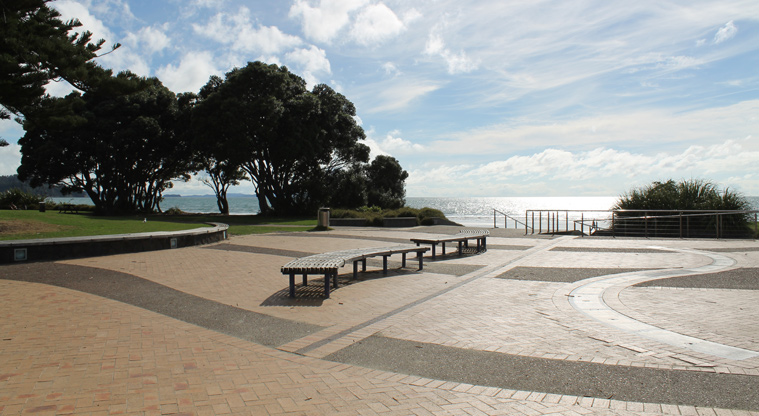 Moana Reserve - Benches scattered around the reserve. Photo credit: M Loubser.