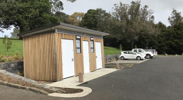 Ōwairaka / Te Ahi-kā-a-Rakataura / Mt Albert - Toilet block by the car park.