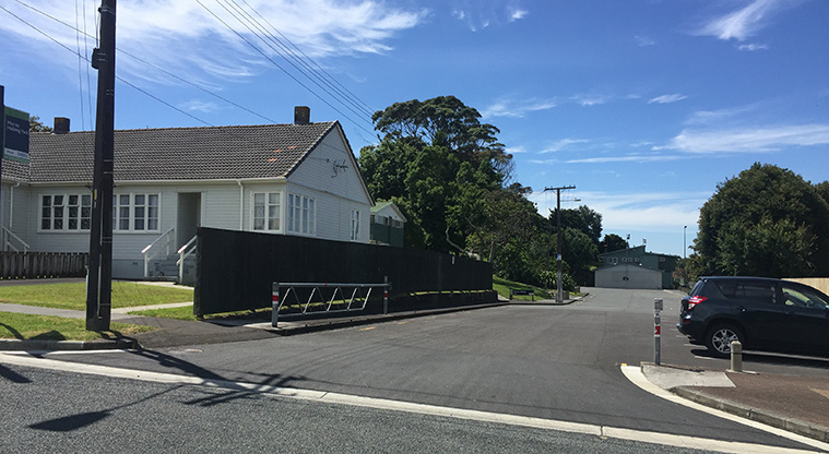 Murray Halberg Park - Car park entrance.