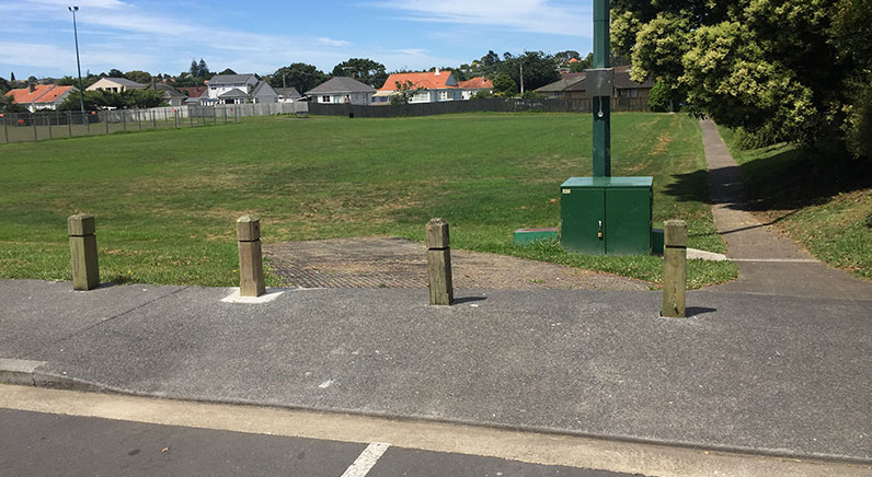 Murry Halberg Park – Entrance to the park from the Range View Road car park.