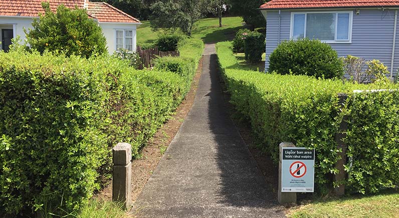 Murry Halberg Park – Walkway between two houses from Casino Terrace into the park.