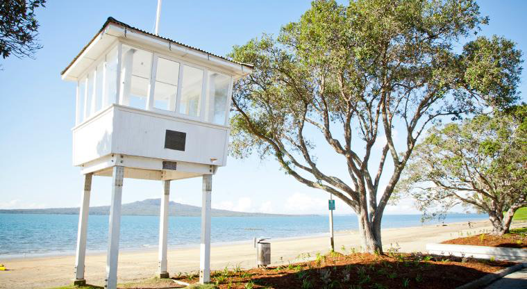 Narrow Neck Beach - Watch tower and view out over Rangitoto Island.
