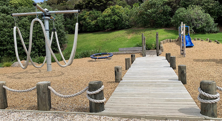 Omana Esplanade - Boardwalk down the middle of the playground.
