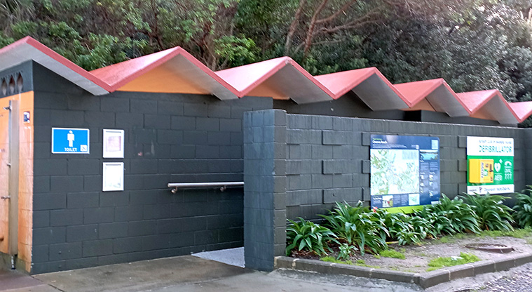 Oneroa Beach Reserve - Toilet block. Photo credit: K Sumner.